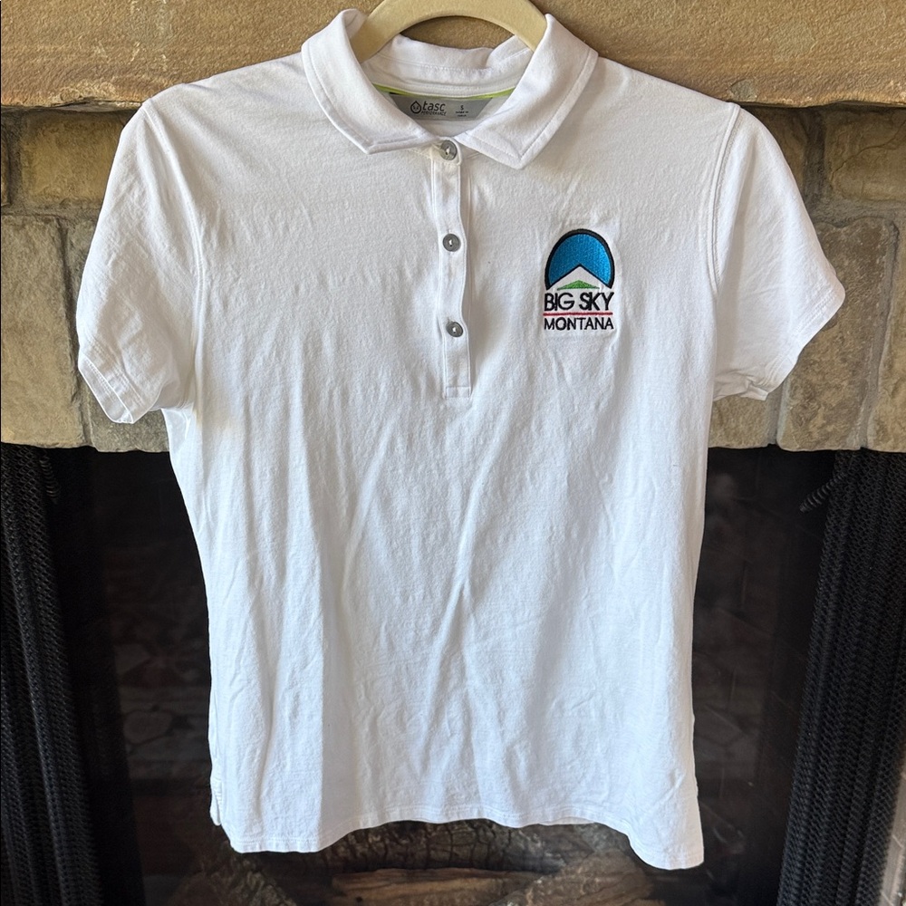 Tasc performance White Big Sky Montana Golf Polo Shirt with stretch. Size Small